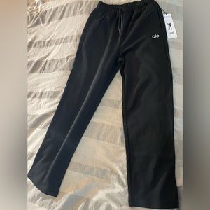 ALO Yoga Women’s Accolade Straight Leg Sweatpant